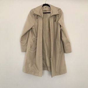 Travelsmith beige windbreaker trench coat